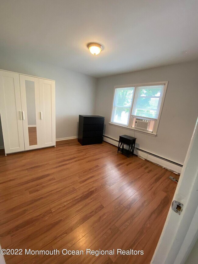 9 Howland Ave