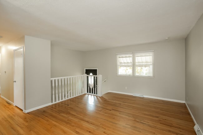 Photo - 909 Ridge Dr