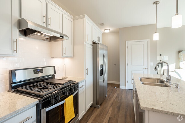1 BR, 1 BA - Plan 7, 770 SF