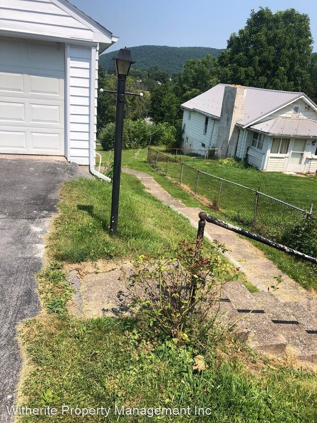 Photo - 3 br, 1 bath House - 209 Burnside Street