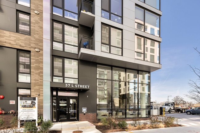 Photo - 37 L St SE Unidad 308