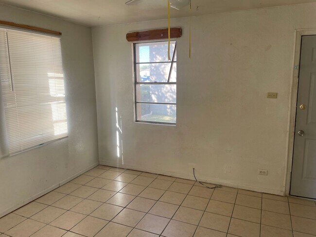 Photo - 103 W Dove Ln Unit 103 Dove Ln  C