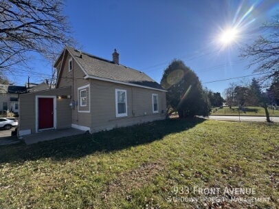 Photo - 933 Front Ave