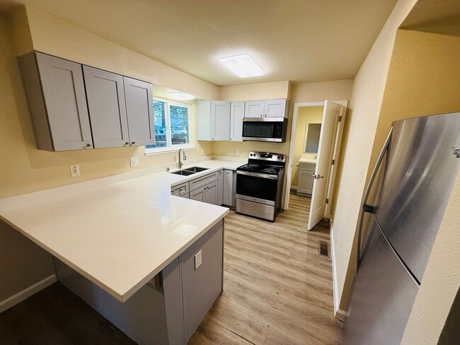 Photo - 3 bed 2 bath unit with 1 car garage - Pet Friendly Unit B