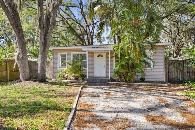 Building Photo - 524 6th Ave NE