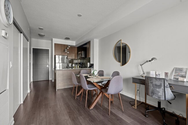 Building Photo - 123 Eglinton Ave E Unit ID1345807P