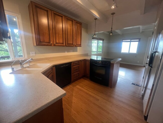 Photo - Cozy three bedroom two bath in Lake Wildwood