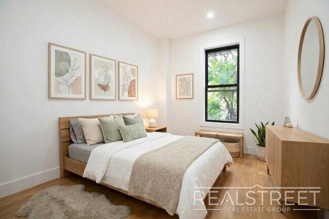 Photo - Stunning NEW 4 BED Floor Thru in Bushwick Townhouse Unidad 3