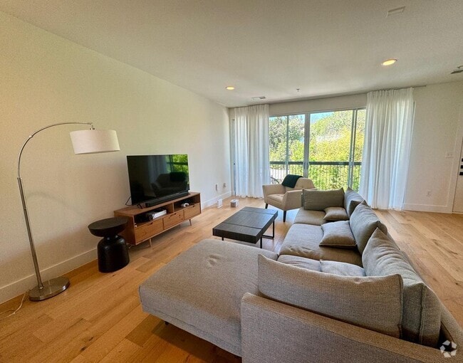 Building Photo - 2906 S 1st St Unit 301 Rental