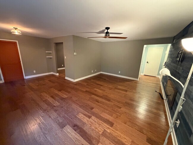 Photo - 4000 Gypsy Ln