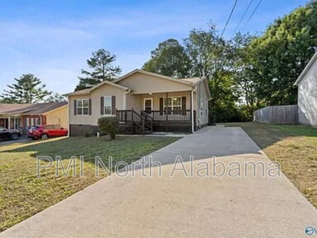Photo - 3103 Sonya Dr NW