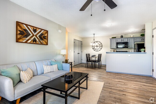 2BR, 2BA - 1190SF