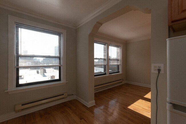 Photo - 411 W Roscoe St Unit J04W