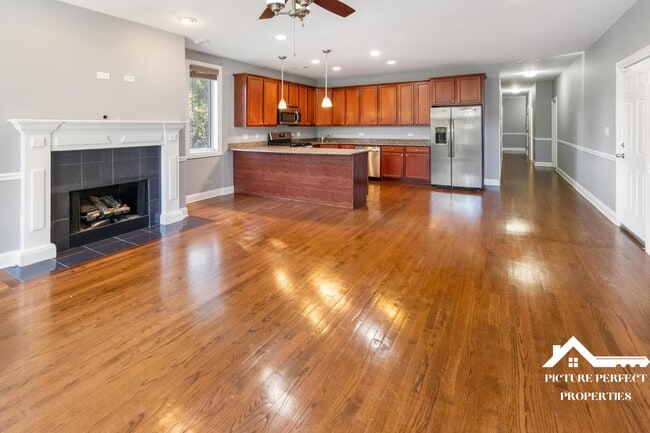 1437 E 65th Pl Unit 2