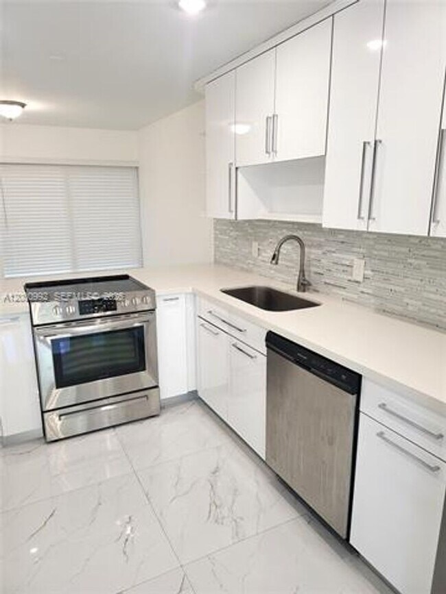 Photo - 9723 N New River Canal Rd Unidad 9723 N New River Canal Rd # 416