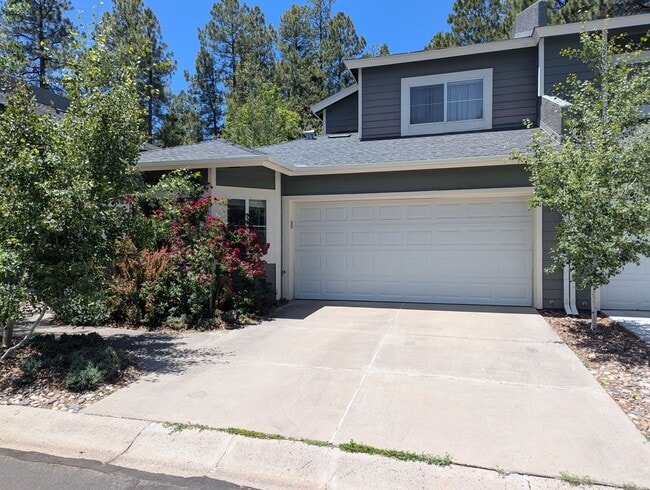 Building Photo - COMING SOON in August! Furnished Townhome in Boulder Pointe with All Utilities included - 3 bedro...