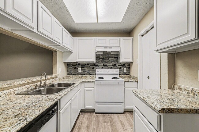 Photo - 3607 W Northgate Dr Unit 113