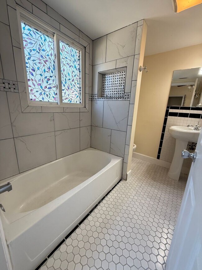 Photo - 3/2 Cottage Available! No deposit if qualified!