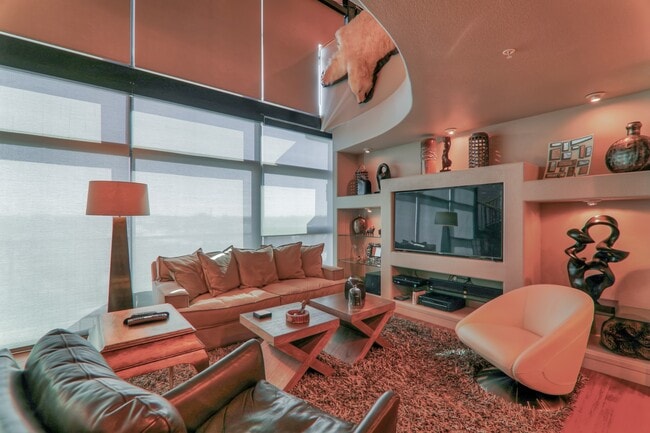 Photo - Fully Furnished Penthouse in Citywalk Down...