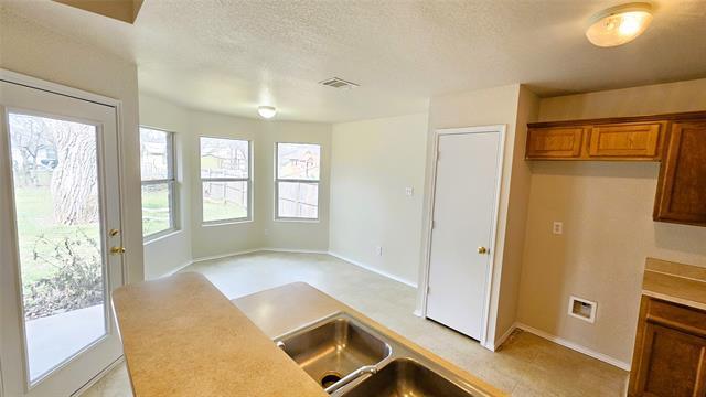 Photo - 715 Hallvale Dr