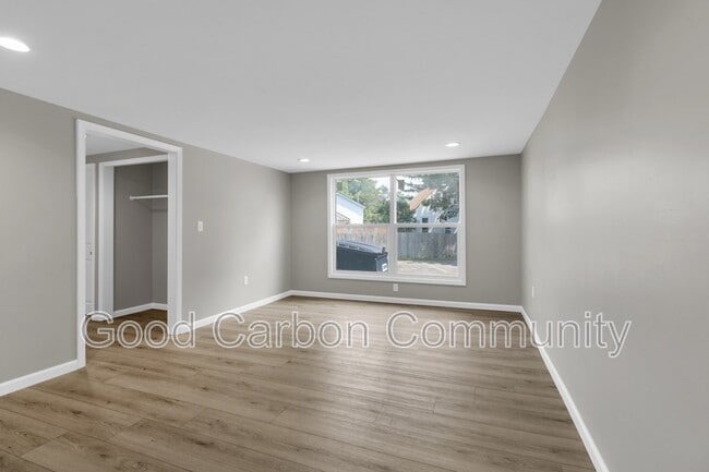 Building Photo - 48 Water St Unit House