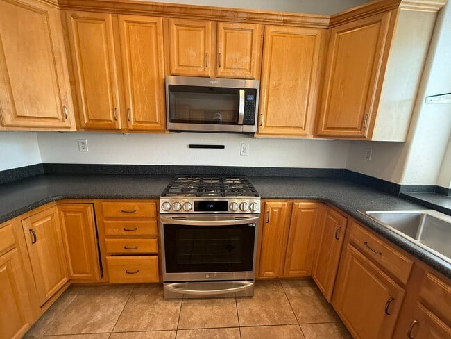 Photo - LOCATION LOCATION!! 4BR/3BA Townhome in De...