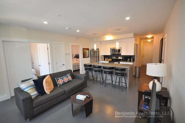 Building Photo - 659 Massachusetts Ave Unit 3