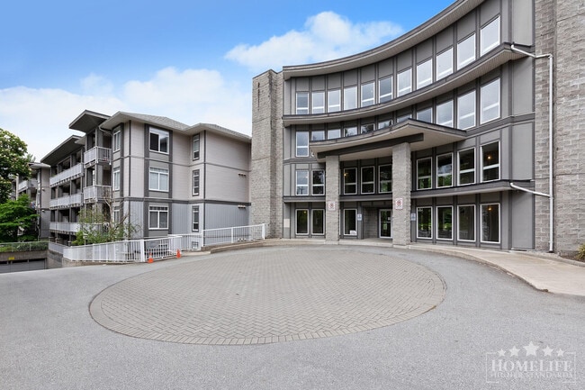 Bright & Updated 1-Bedroom Condo in the Heart of Surrey City Centre - Bright & Updated 1-Bedroom Condo in the Heart of Surrey City Centre Unit 213
