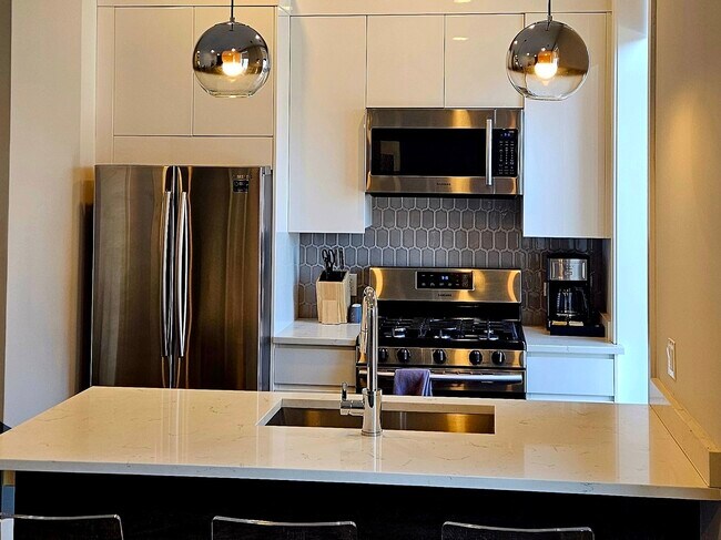 Photo - 318 S Halsted St