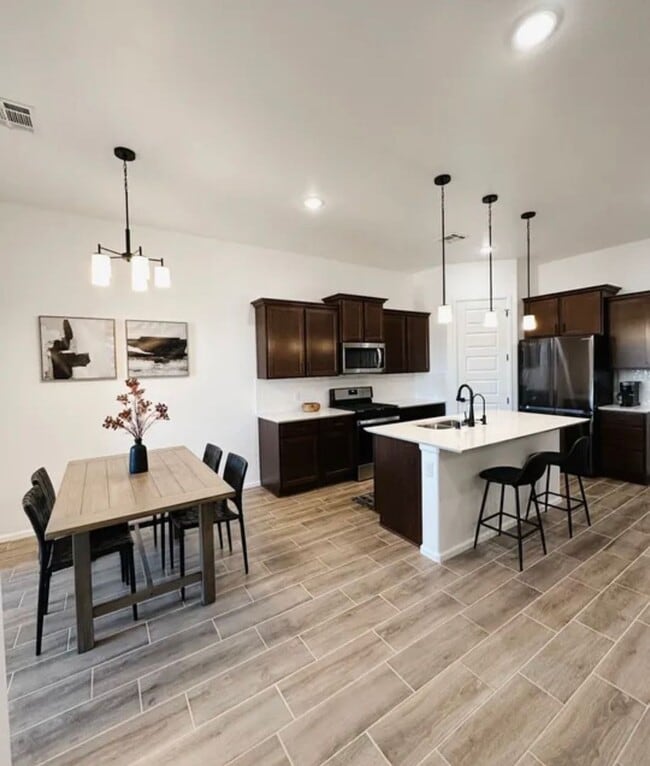 Photo - Beautiful newer townhome with Mountain View’s