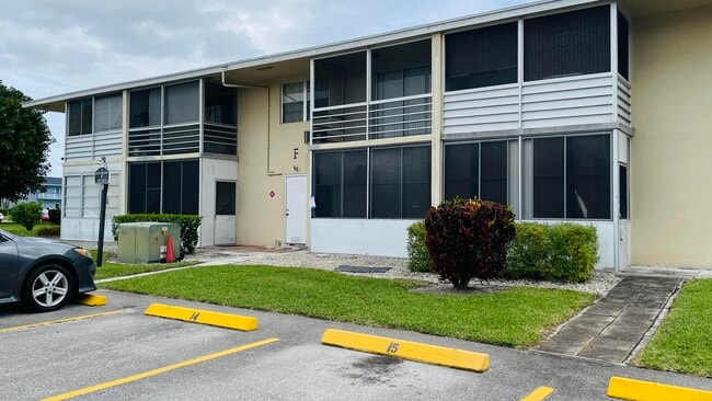 Photo - 138 Salisbury I