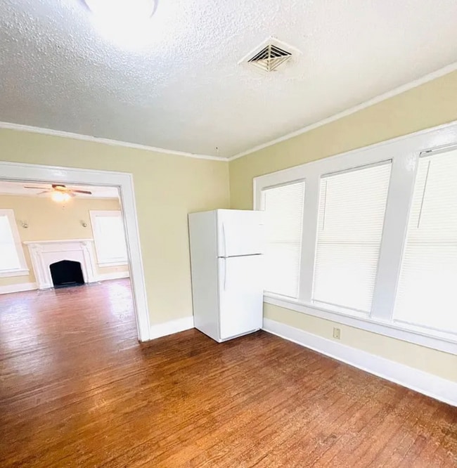 Photo - 2034 E 3rd St