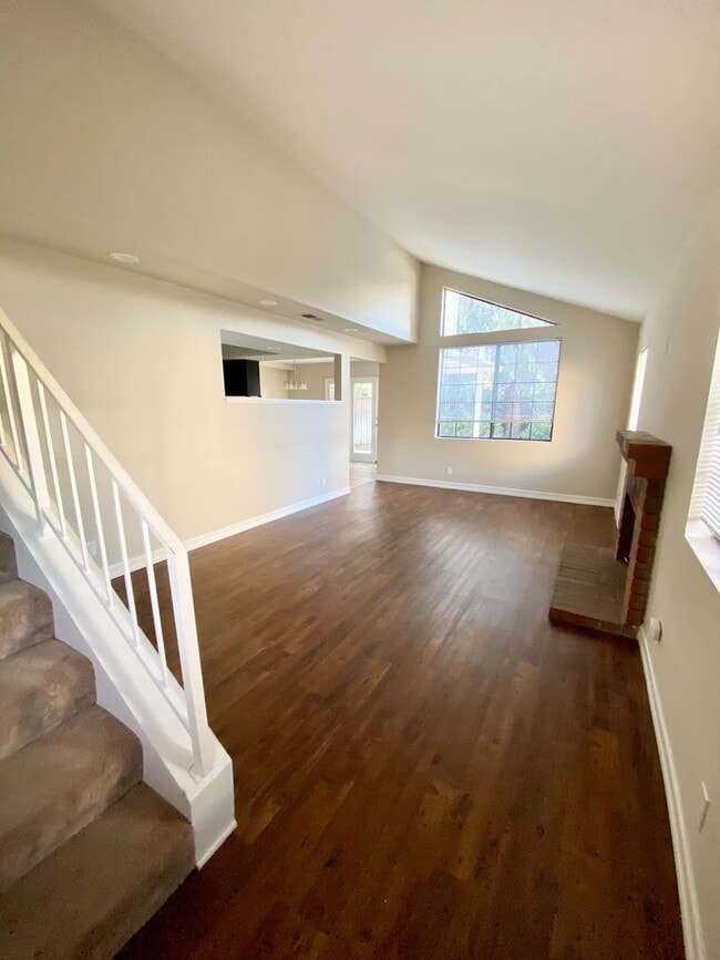 Photo - Three Bedroom, 2.5 Bath - Thousand Oaks