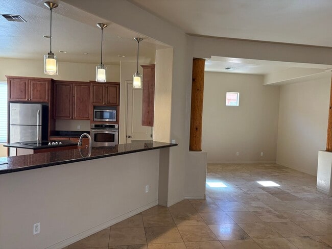 Photo - HOUSE - VILLAGE OF OAK CREEK - FIRECLIFF