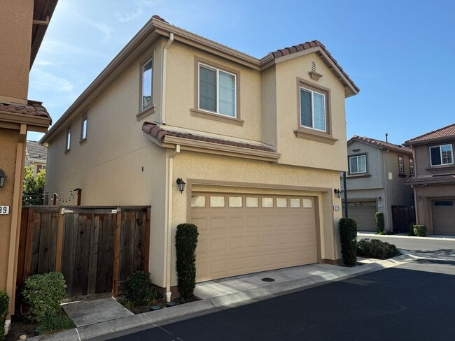 Photo - MODERN NEWER 3 BEDROOM 2 STORY FAIRFIELD *...