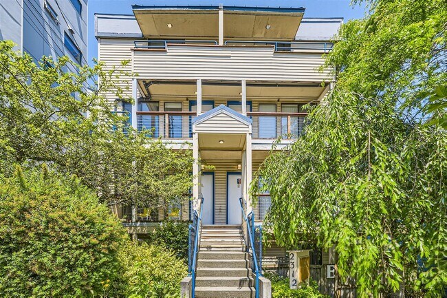 2312 E Denny Way
