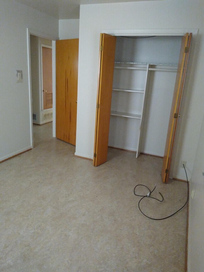 Photo - 907 Leonhard St