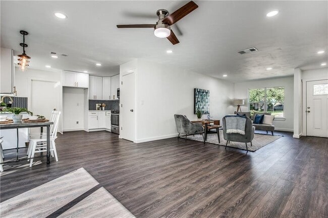 Photo - 6220 Blarwood Dr