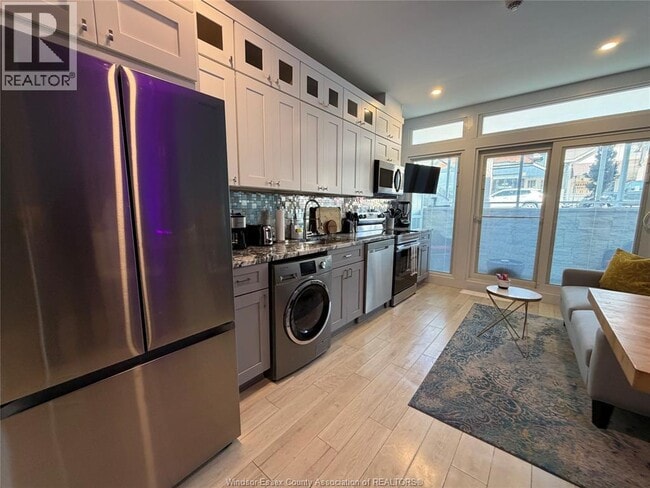 Photo - 477 Pelissier St Unit 2