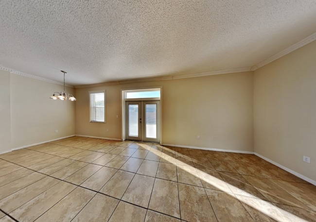 Photo - 635 Heather Glen Loop