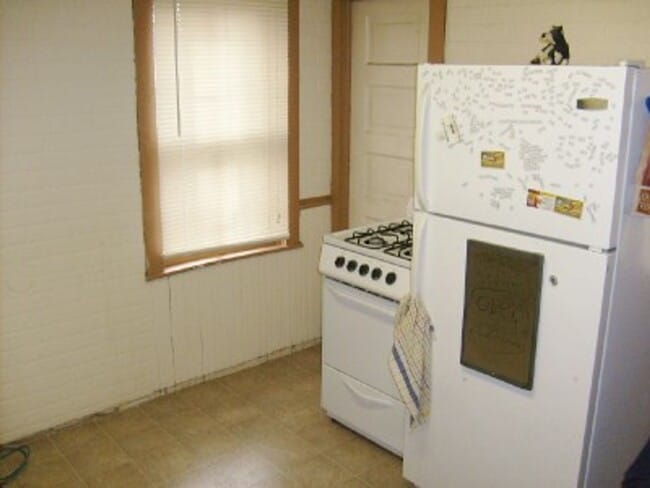 Photo - Spacious 3-Bedroom House with Parking & Pr... Unit 539