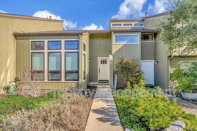 Photo - 2703 Subec Ln