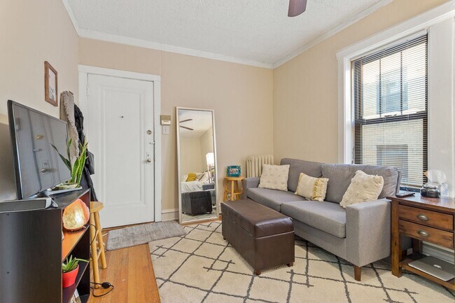 Photo - 2233 N Bissell St Unit 1E