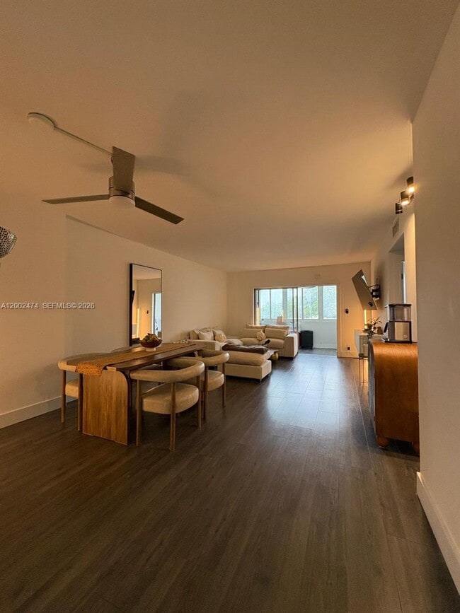 Building Photo - 4200 Hillcrest Dr Unit 208