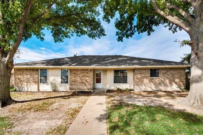 $2200 Wylie: Single level house with wood ... - $2200 Wylie: Single level house with wood ...