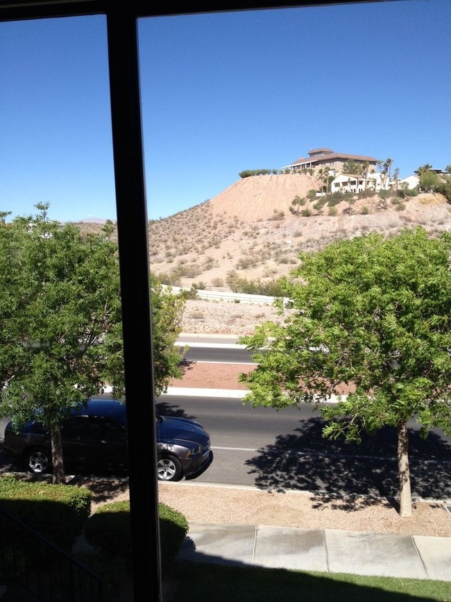 Vista desde la sala de estar - 1326 Georgia Ave