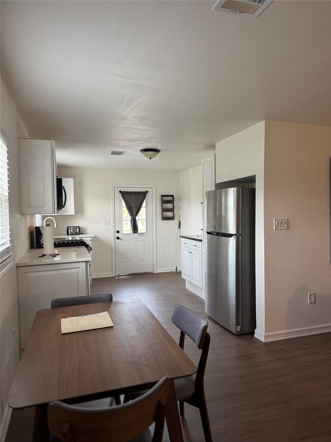 Photo - 5607 Collins Rd