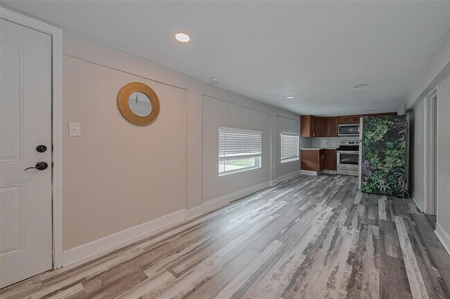 Photo - 1511 Scharpe St Unit 4