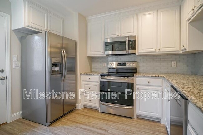 Photo - 931 N Barrett Ave