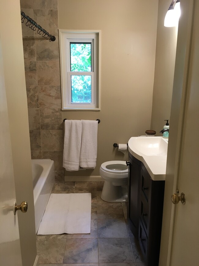 Updated Bathroom - 1640 Beckham Dr